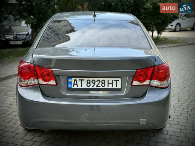 Серый Шевроле Круз, объемом двигателя 1.8 л и пробегом 150 тыс. км за 6777 $, фото 3 на Automoto.ua