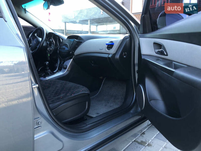 Серый Шевроле Круз, объемом двигателя 1.8 л и пробегом 236 тыс. км за 7500 $, фото 8 на Automoto.ua