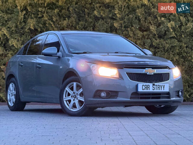 Серый Шевроле Круз, объемом двигателя 2 л и пробегом 241 тыс. км за 5700 $, фото 6 на Automoto.ua