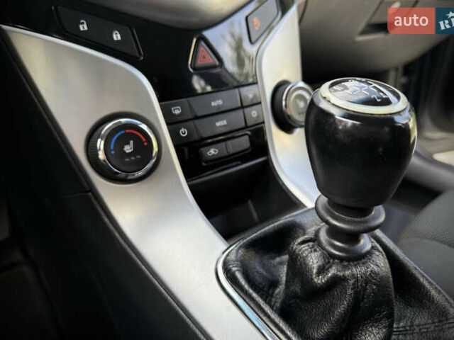 Серый Шевроле Круз, объемом двигателя 1.8 л и пробегом 150 тыс. км за 7000 $, фото 8 на Automoto.ua