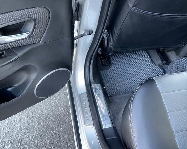 Серый Шевроле Круз, объемом двигателя 1.8 л и пробегом 90 тыс. км за 7500 $, фото 5 на Automoto.ua