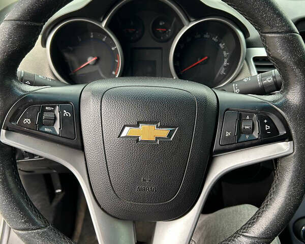 Серый Шевроле Круз, объемом двигателя 1.6 л и пробегом 192 тыс. км за 7000 $, фото 9 на Automoto.ua