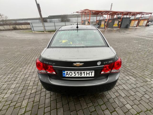 Серый Шевроле Круз, объемом двигателя 1.8 л и пробегом 258 тыс. км за 6000 $, фото 2 на Automoto.ua