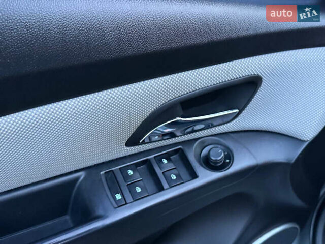 Серый Шевроле Круз, объемом двигателя 2 л и пробегом 241 тыс. км за 5700 $, фото 37 на Automoto.ua