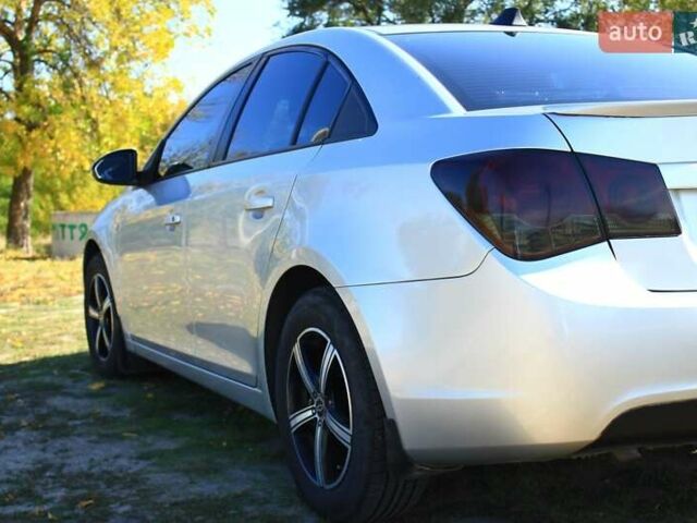 Серый Шевроле Круз, объемом двигателя 1.6 л и пробегом 109 тыс. км за 7000 $, фото 5 на Automoto.ua