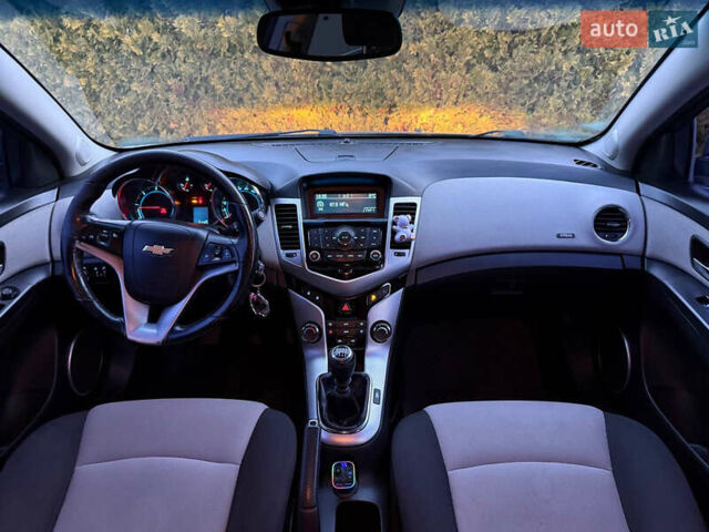 Серый Шевроле Круз, объемом двигателя 2 л и пробегом 241 тыс. км за 5700 $, фото 32 на Automoto.ua
