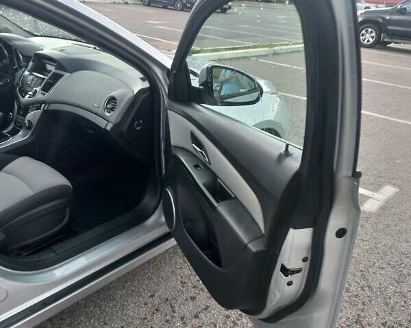 Серый Шевроле Круз, объемом двигателя 1.8 л и пробегом 270 тыс. км за 6800 $, фото 1 на Automoto.ua