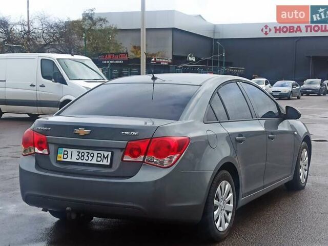Серый Шевроле Круз, объемом двигателя 1.6 л и пробегом 174 тыс. км за 6500 $, фото 2 на Automoto.ua