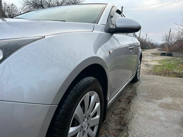 Серый Шевроле Круз, объемом двигателя 1.8 л и пробегом 197 тыс. км за 6500 $, фото 2 на Automoto.ua