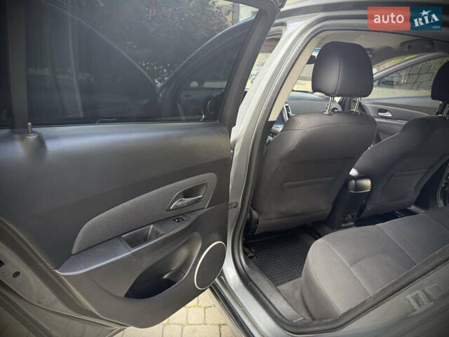 Серый Шевроле Круз, объемом двигателя 1.8 л и пробегом 150 тыс. км за 6777 $, фото 13 на Automoto.ua