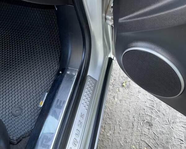 Серый Шевроле Круз, объемом двигателя 1.8 л и пробегом 90 тыс. км за 7500 $, фото 4 на Automoto.ua