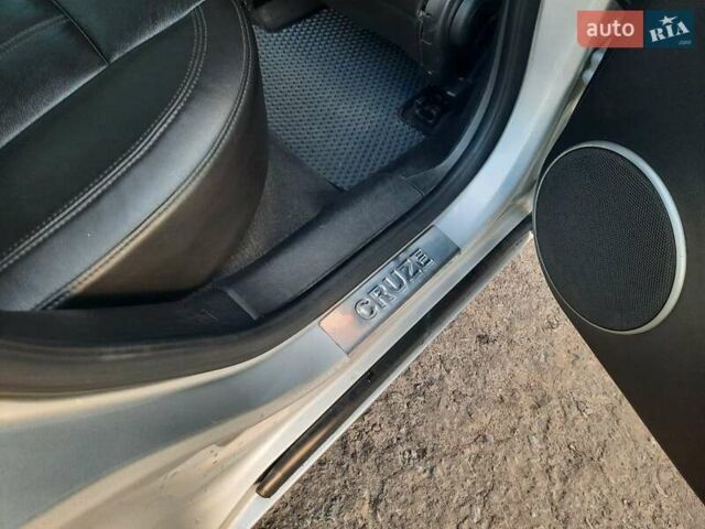 Серый Шевроле Круз, объемом двигателя 1.8 л и пробегом 196 тыс. км за 7750 $, фото 25 на Automoto.ua