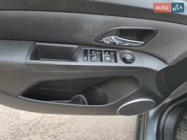 Сірий Шевроле Круз, об'ємом двигуна 2 л та пробігом 217 тис. км за 6200 $, фото 4 на Automoto.ua