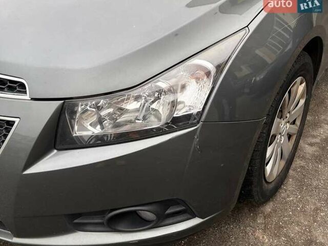 Сірий Шевроле Круз, об'ємом двигуна 1.8 л та пробігом 170 тис. км за 6900 $, фото 3 на Automoto.ua