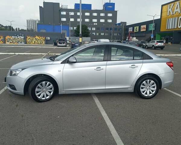 Серый Шевроле Круз, объемом двигателя 1.8 л и пробегом 270 тыс. км за 6800 $, фото 6 на Automoto.ua