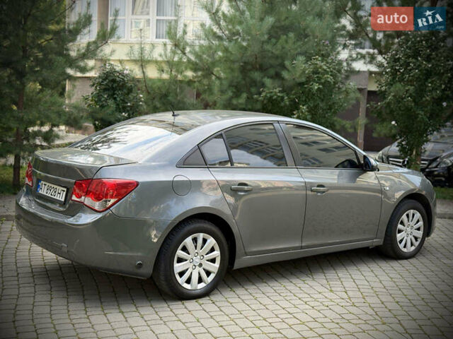 Серый Шевроле Круз, объемом двигателя 1.8 л и пробегом 150 тыс. км за 6777 $, фото 4 на Automoto.ua