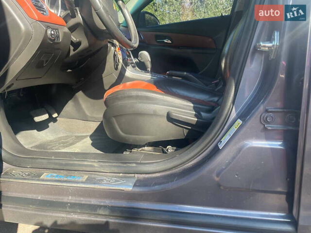 Серый Шевроле Круз, объемом двигателя 1.79 л и пробегом 180 тыс. км за 6500 $, фото 18 на Automoto.ua