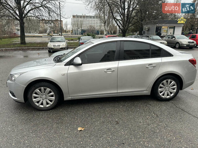 Серый Шевроле Круз, объемом двигателя 1.6 л и пробегом 116 тыс. км за 7950 $, фото 1 на Automoto.ua