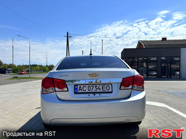 Серый Шевроле Круз, объемом двигателя 1.8 л и пробегом 298 тыс. км за 6500 $, фото 2 на Automoto.ua