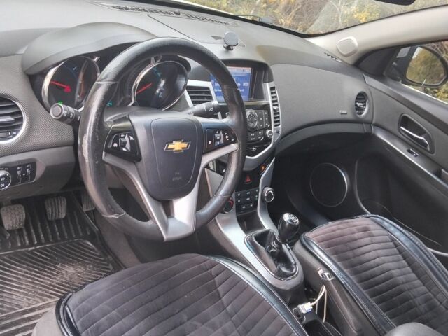 Серый Шевроле Круз, объемом двигателя 1.7 л и пробегом 252 тыс. км за 6500 $, фото 21 на Automoto.ua