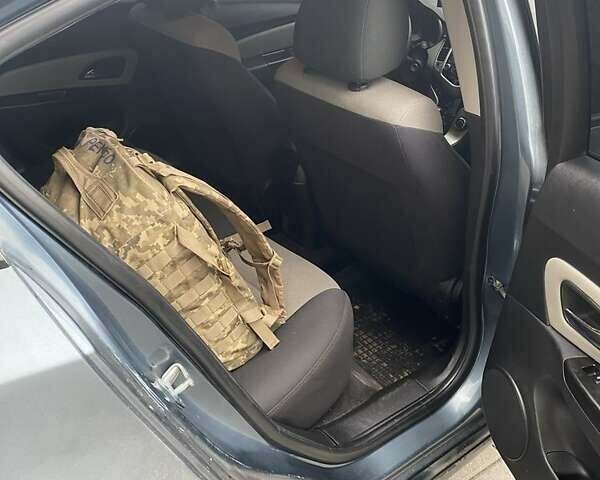 Серый Шевроле Круз, объемом двигателя 1.8 л и пробегом 223 тыс. км за 6000 $, фото 6 на Automoto.ua