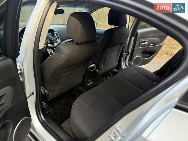 Сірий Шевроле Круз, об'ємом двигуна 1.8 л та пробігом 194 тис. км за 5350 $, фото 53 на Automoto.ua