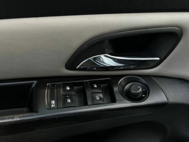 Серый Шевроле Круз, объемом двигателя 1.4 л и пробегом 280 тыс. км за 6400 $, фото 3 на Automoto.ua