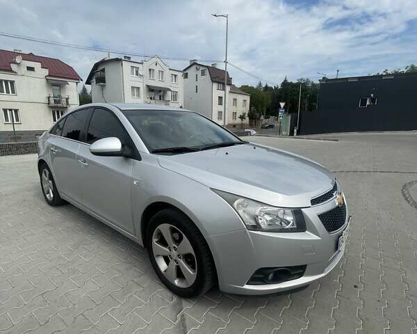 Серый Шевроле Круз, объемом двигателя 1.8 л и пробегом 240 тыс. км за 6600 $, фото 1 на Automoto.ua