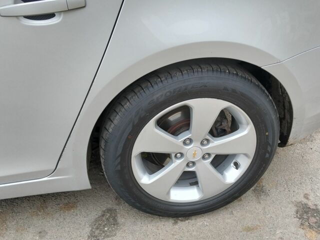 Серый Шевроле Круз, объемом двигателя 1.7 л и пробегом 252 тыс. км за 6500 $, фото 12 на Automoto.ua