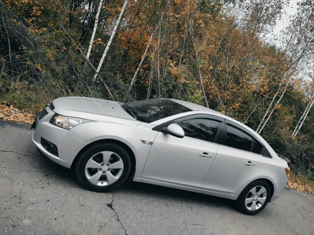 Серый Шевроле Круз, объемом двигателя 1.7 л и пробегом 252 тыс. км за 6500 $, фото 4 на Automoto.ua