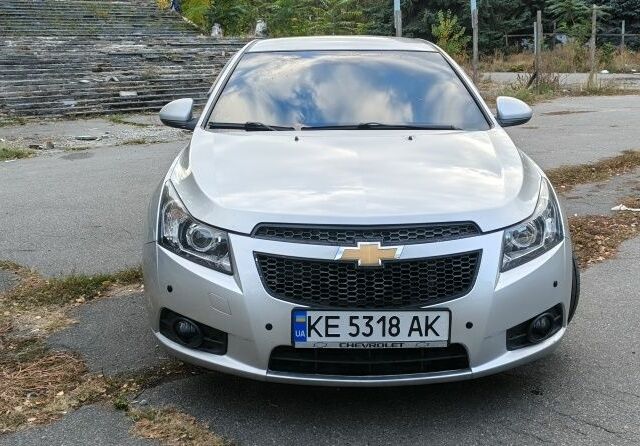 Серый Шевроле Круз, объемом двигателя 1.8 л и пробегом 259 тыс. км за 7000 $, фото 2 на Automoto.ua