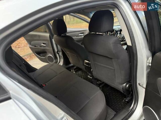 Серый Шевроле Круз, объемом двигателя 1.8 л и пробегом 194 тыс. км за 5555 $, фото 47 на Automoto.ua