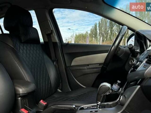 Серый Шевроле Круз, объемом двигателя 1.36 л и пробегом 280 тыс. км за 6400 $, фото 8 на Automoto.ua