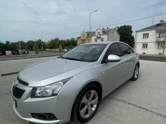 Серый Шевроле Круз, объемом двигателя 1.8 л и пробегом 240 тыс. км за 6500 $, фото 3 на Automoto.ua