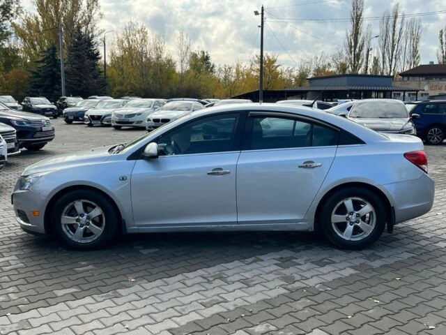 Серый Шевроле Круз, объемом двигателя 1.4 л и пробегом 280 тыс. км за 6400 $, фото 1 на Automoto.ua