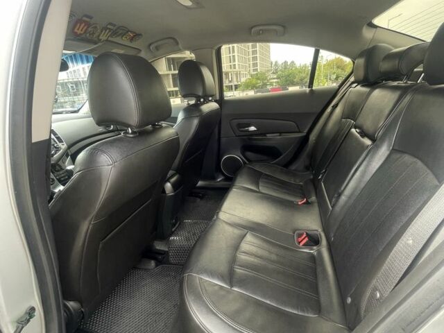 Серый Шевроле Круз, объемом двигателя 1.8 л и пробегом 240 тыс. км за 6500 $, фото 18 на Automoto.ua