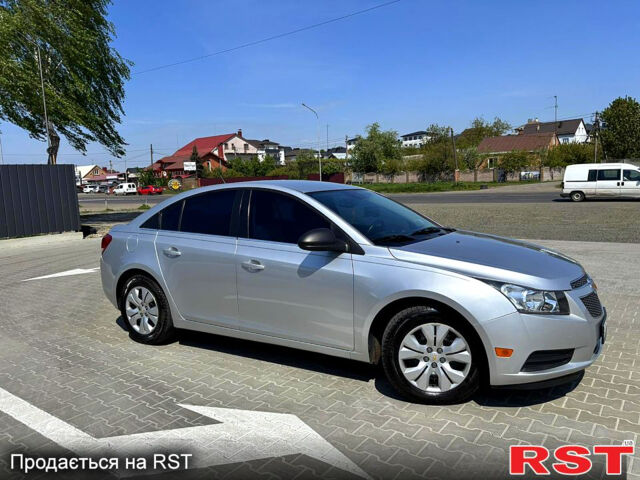 Серый Шевроле Круз, объемом двигателя 1.8 л и пробегом 298 тыс. км за 6500 $, фото 4 на Automoto.ua