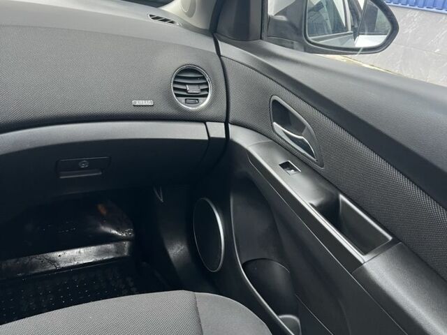 Сірий Шевроле Круз, об'ємом двигуна 1.8 л та пробігом 180 тис. км за 5500 $, фото 17 на Automoto.ua