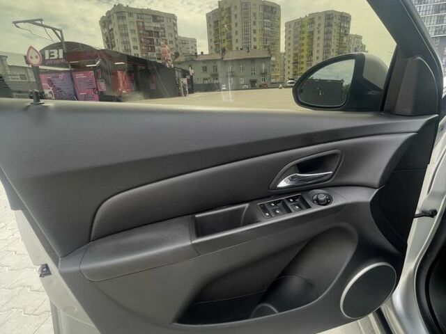 Серый Шевроле Круз, объемом двигателя 1.8 л и пробегом 240 тыс. км за 6500 $, фото 14 на Automoto.ua