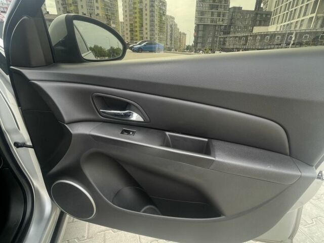 Серый Шевроле Круз, объемом двигателя 1.8 л и пробегом 240 тыс. км за 6500 $, фото 13 на Automoto.ua