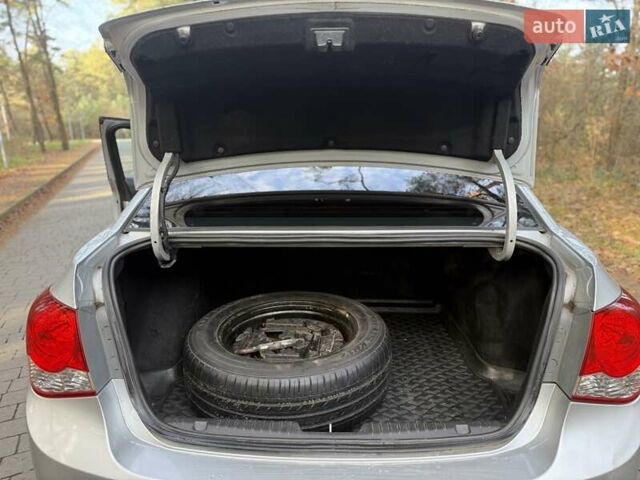 Серый Шевроле Круз, объемом двигателя 1.8 л и пробегом 194 тыс. км за 5555 $, фото 57 на Automoto.ua