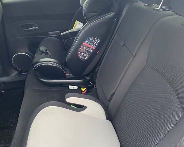 Серый Шевроле Круз, объемом двигателя 1.8 л и пробегом 193 тыс. км за 6950 $, фото 9 на Automoto.ua