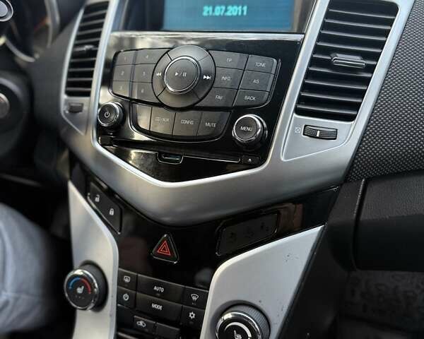 Сірий Шевроле Круз, об'ємом двигуна 1.8 л та пробігом 194 тис. км за 5350 $, фото 59 на Automoto.ua