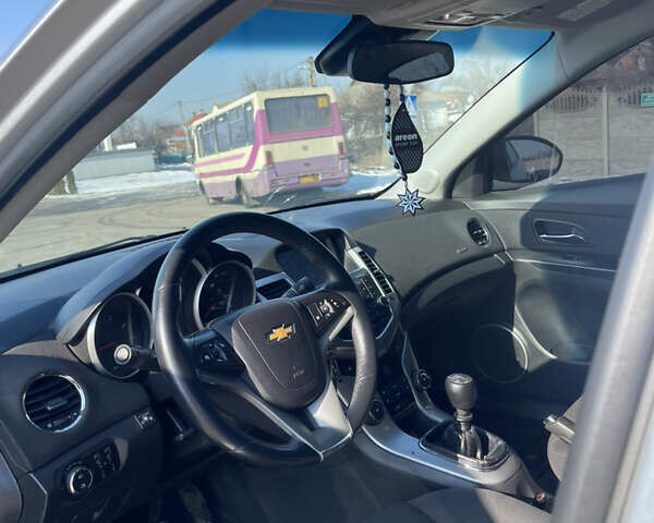 Сірий Шевроле Круз, об'ємом двигуна 1.8 л та пробігом 170 тис. км за 6000 $, фото 7 на Automoto.ua