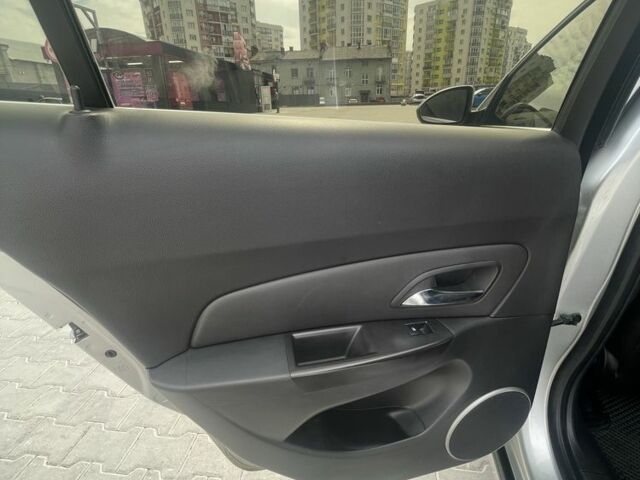 Серый Шевроле Круз, объемом двигателя 1.8 л и пробегом 240 тыс. км за 6500 $, фото 15 на Automoto.ua