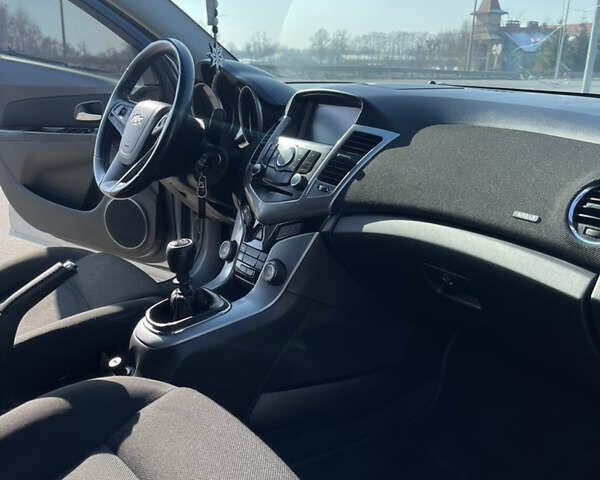 Сірий Шевроле Круз, об'ємом двигуна 1.8 л та пробігом 170 тис. км за 6000 $, фото 11 на Automoto.ua