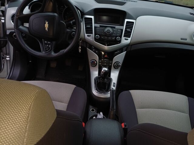 Сірий Шевроле Круз, об'ємом двигуна 1.8 л та пробігом 210 тис. км за 5999 $, фото 5 на Automoto.ua