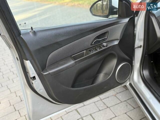 Серый Шевроле Круз, объемом двигателя 1.8 л и пробегом 194 тыс. км за 5555 $, фото 31 на Automoto.ua