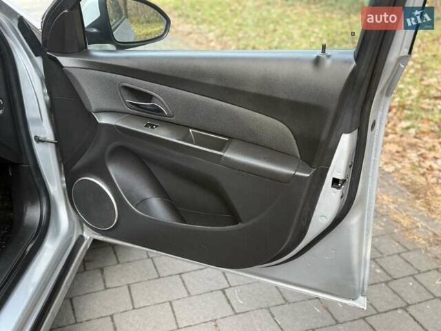 Серый Шевроле Круз, объемом двигателя 1.8 л и пробегом 194 тыс. км за 5555 $, фото 28 на Automoto.ua