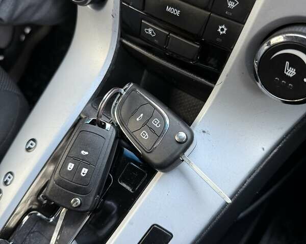 Серый Шевроле Круз, объемом двигателя 1.8 л и пробегом 194 тыс. км за 5400 $, фото 58 на Automoto.ua